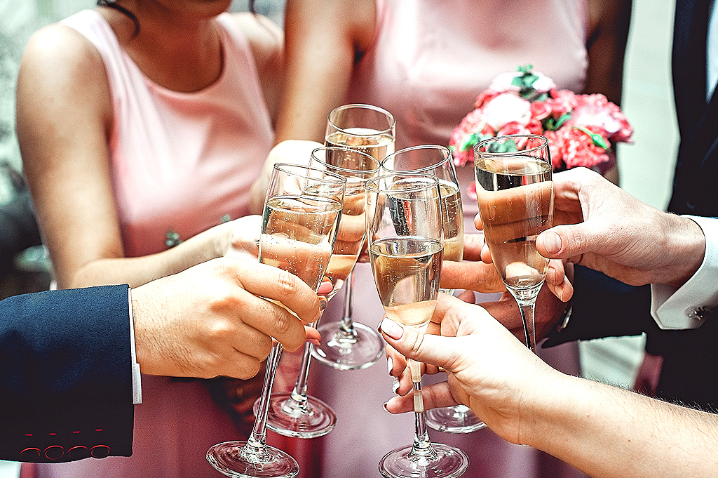 Advantages and Disadvantages of Having an Open Bar – Las Vegas Wedding Reception