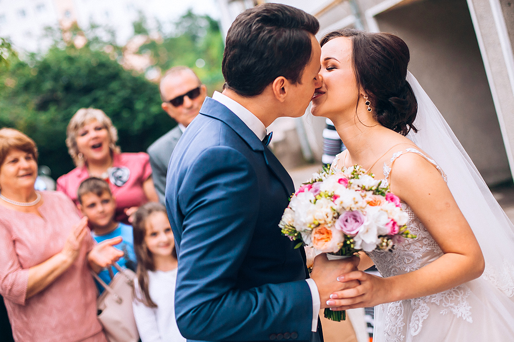 How Much Does It Cost To Get Married In Las Vegas – All Inclusive, Ceremony Only, and Reception Only Packages